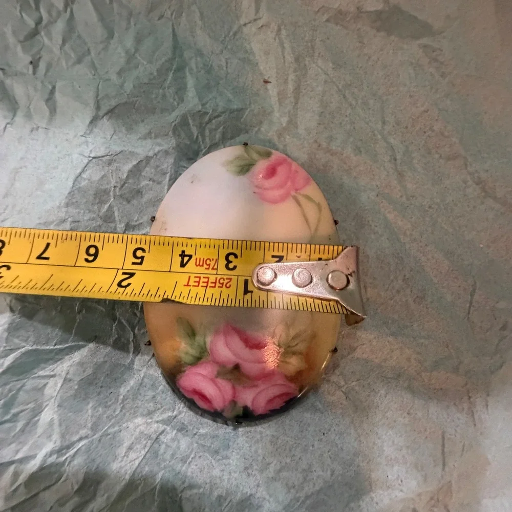Vintage Hand Painted Porcelain Pink Rose Floral Oval‎ Brooch Brass Tone Setting